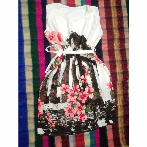Dresses & Skirts - ❤️Floral print dress, looks so elegant 🤩 🤩